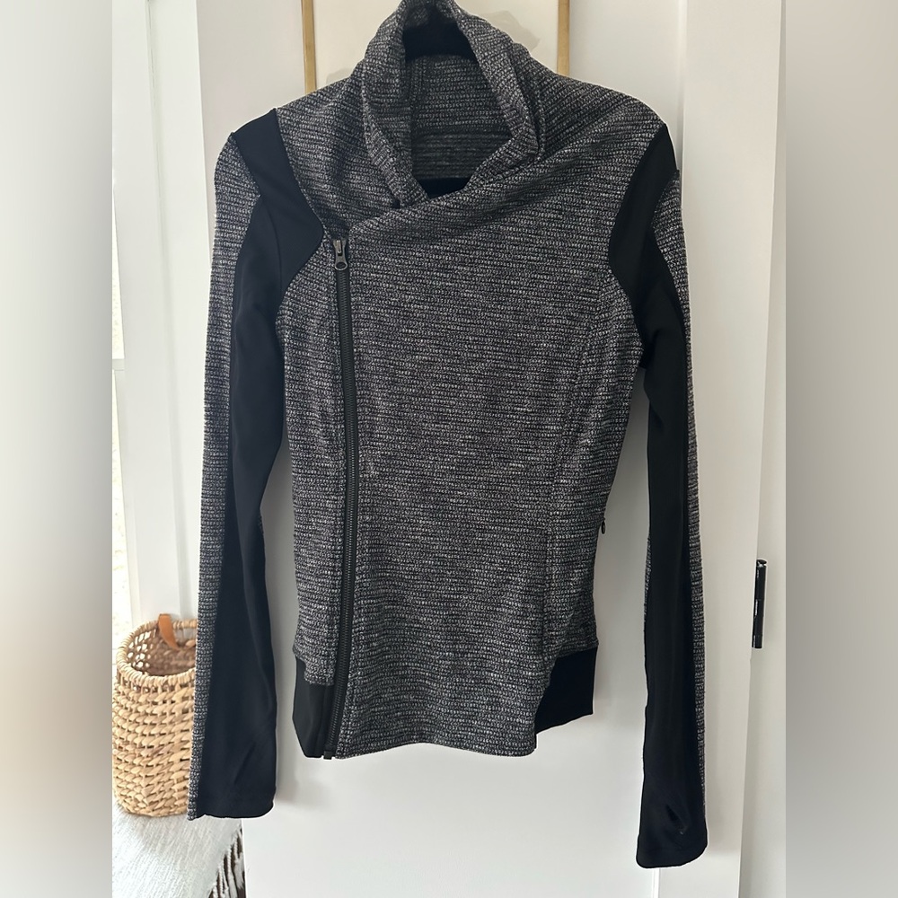 Lululemon Precision Asymmetrical Zip Jacket Black White Size 6